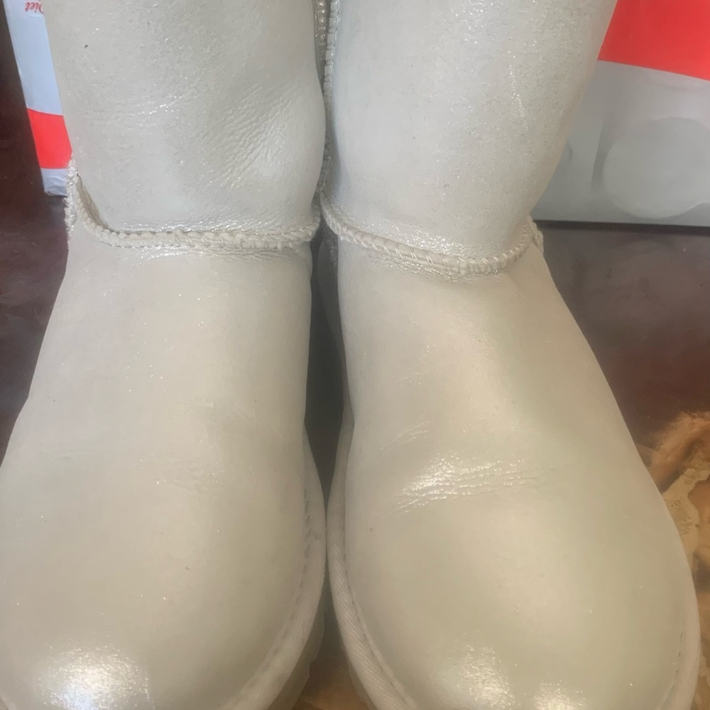 Womens girls Uggs size 5